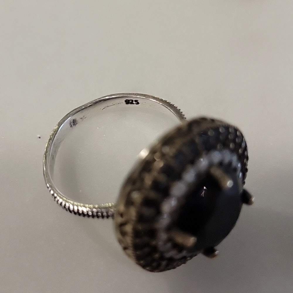 Ring - Picture 3 of 3